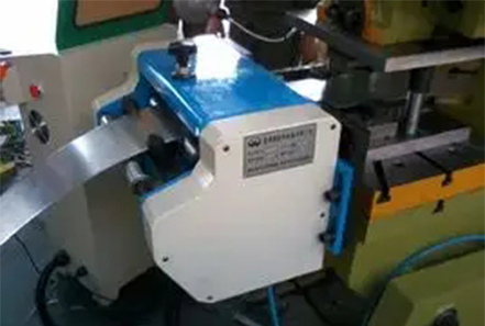 為什么沖床送料機(jī)要放松裝置？